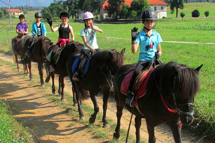 Jahanje za otroke Jahanje konj za otroke