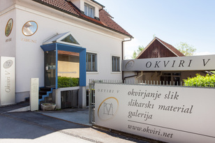 Barvni in beli okvirji za slike