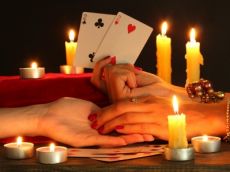 Vedeževanje iz kart in razlaga s tarot in navadnimi kartami