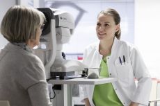 Modra, bela in zelena barva medicinskih oblačil